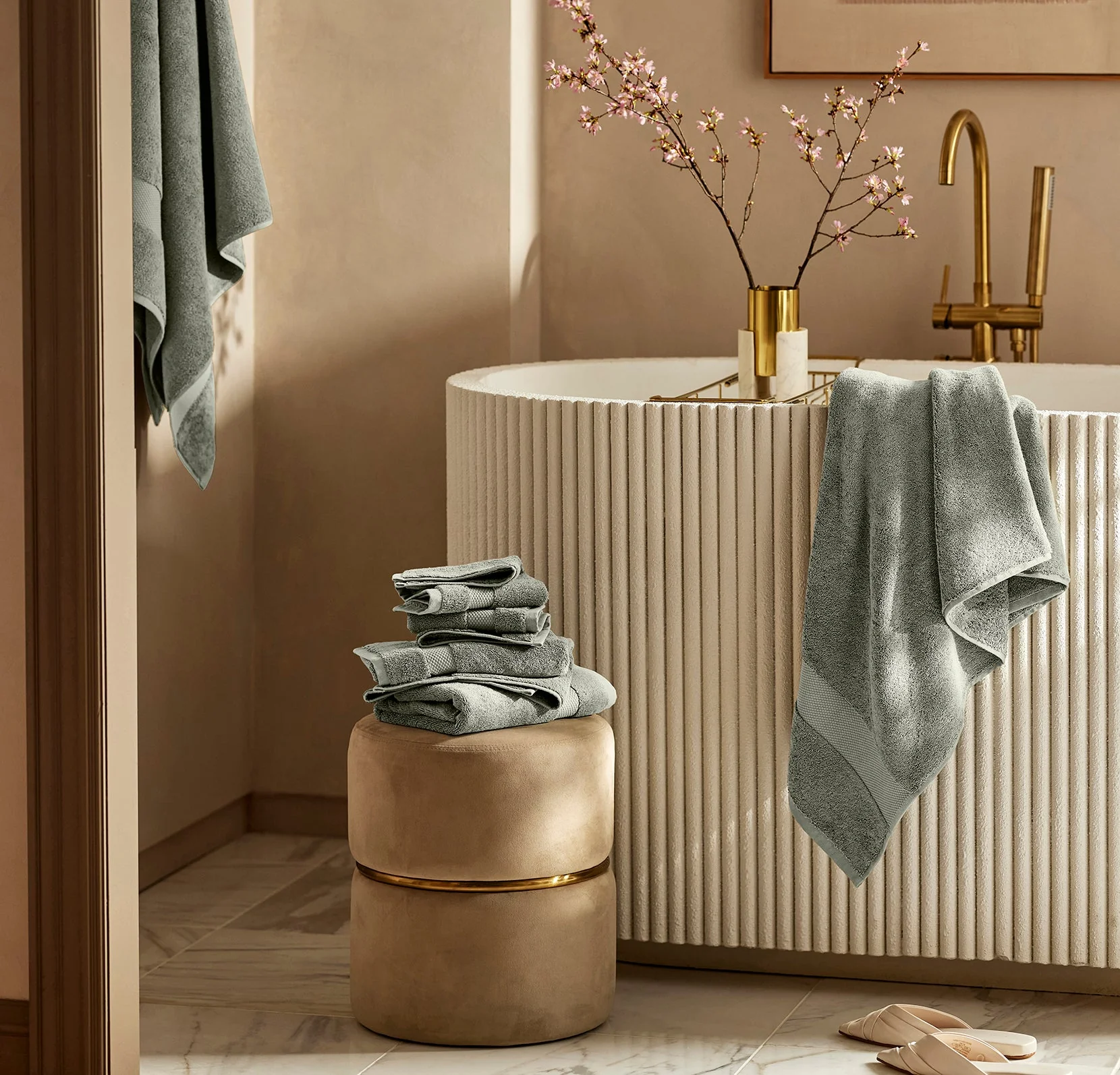 Complete Plush Bath Towel Bundle - Image 12