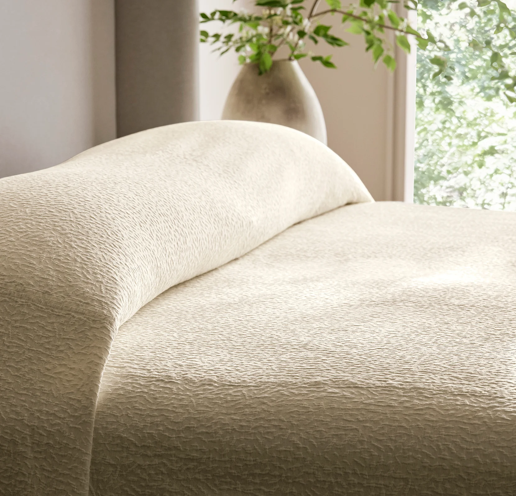 Dappled Vela Grand Coverlet - Cream - Image 4