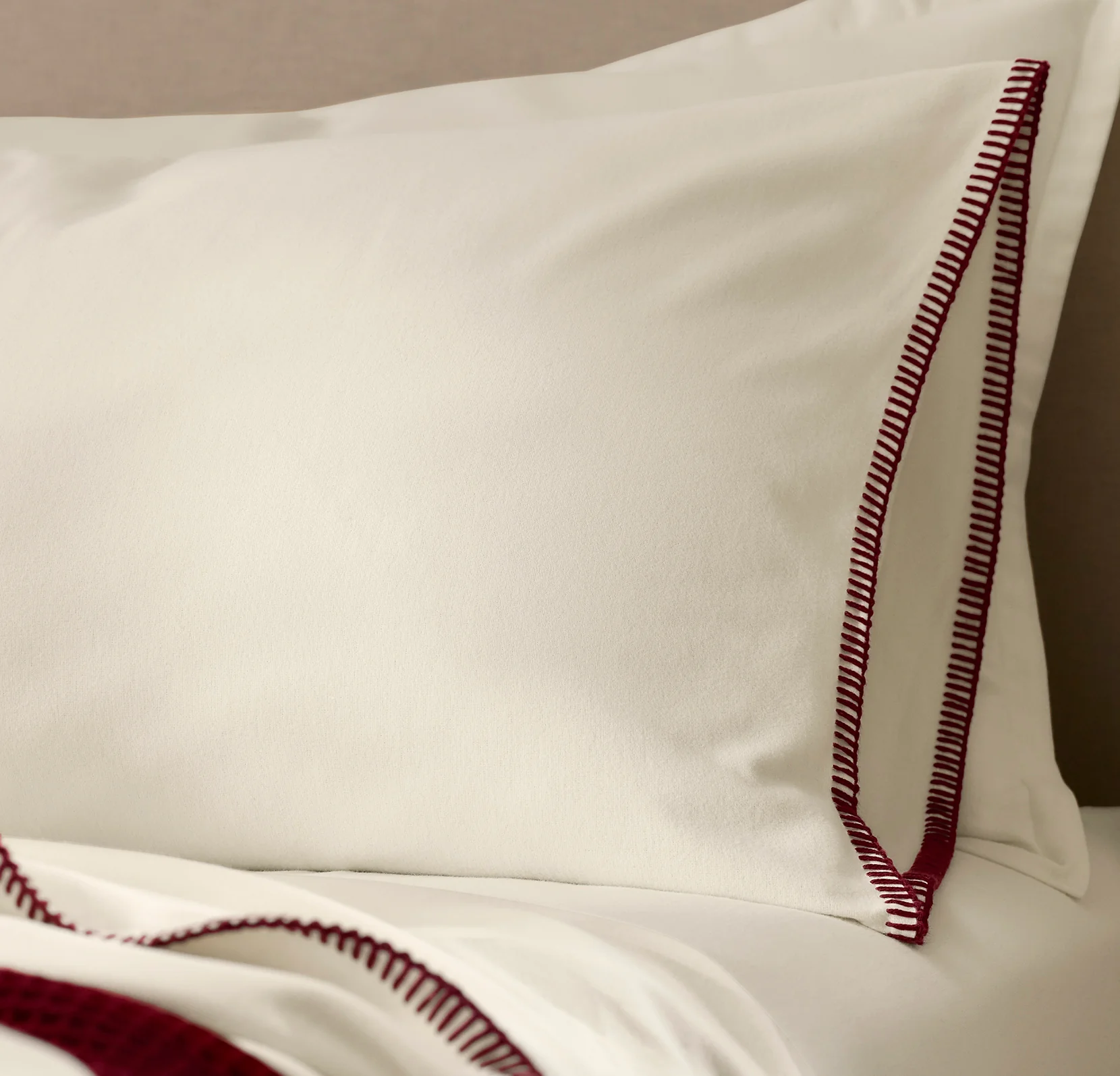 Flannel Pillowcase Set - Cream/Holly Whipstitch - Image 3