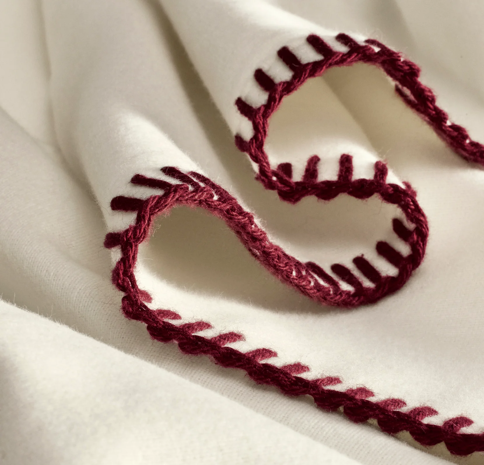 Flannel Pillowcase Set - Cream/Holly Whipstitch - Image 4