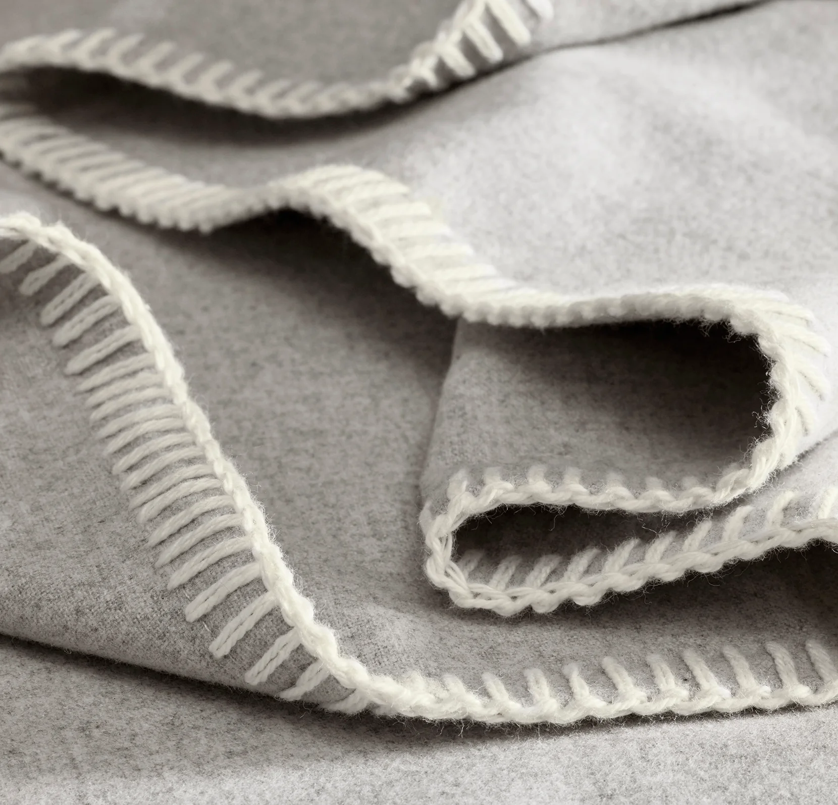 Flannel Sheet Set - Heathered Fog/Cream Whipstitch - Image 4