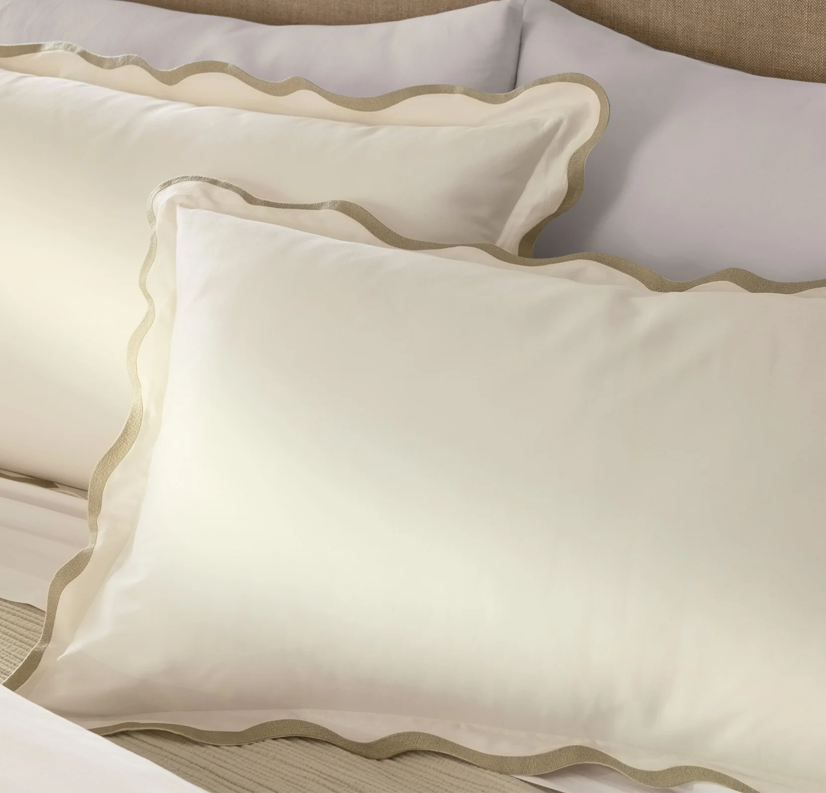 Signature Embellished Duvet Set - Cream/Sand Curved Edge - Image 4