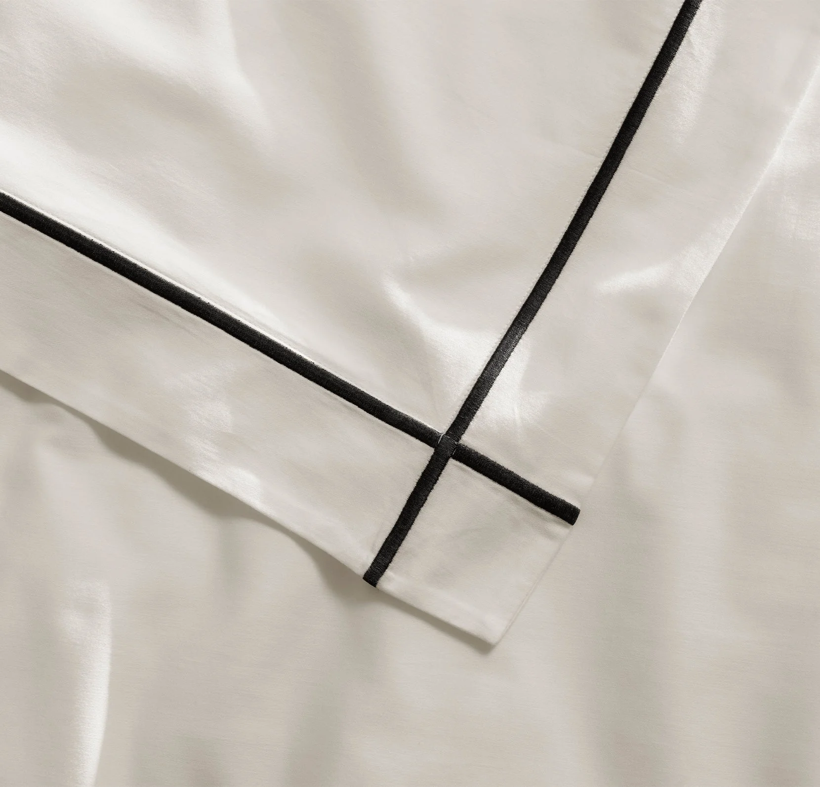 Signature Embellished Duvet Set - White/Night Embroidered - Image 4