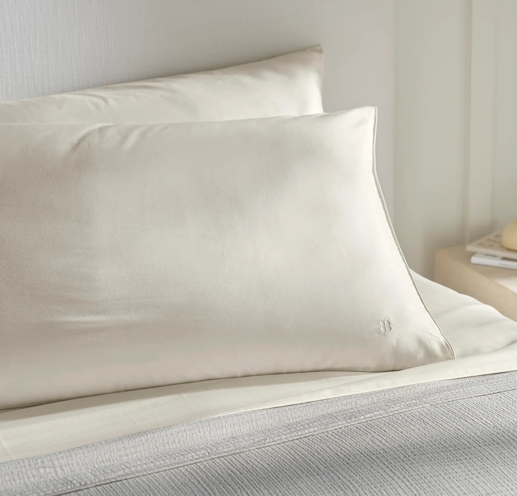 Signature Embellished Sheet Set - Cream/Cream Piped Edge - Image 4