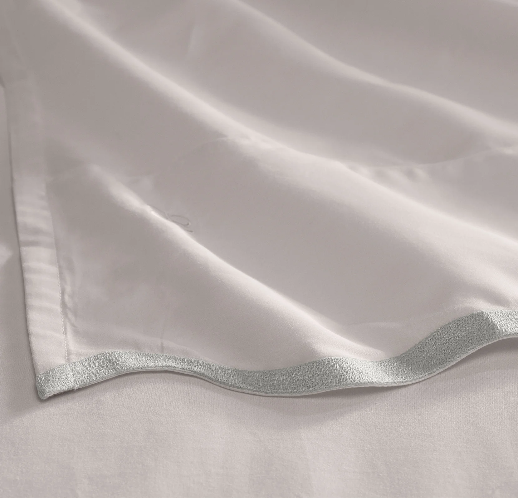 Signature Embellished Sheet Set - White/Mist Curved Edge - Image 5