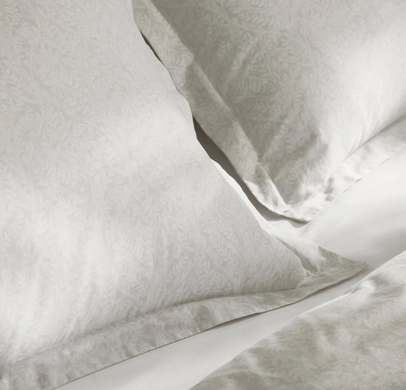 Signature Hemmed Duvet Set - Mist Climbing Vine - Image 4