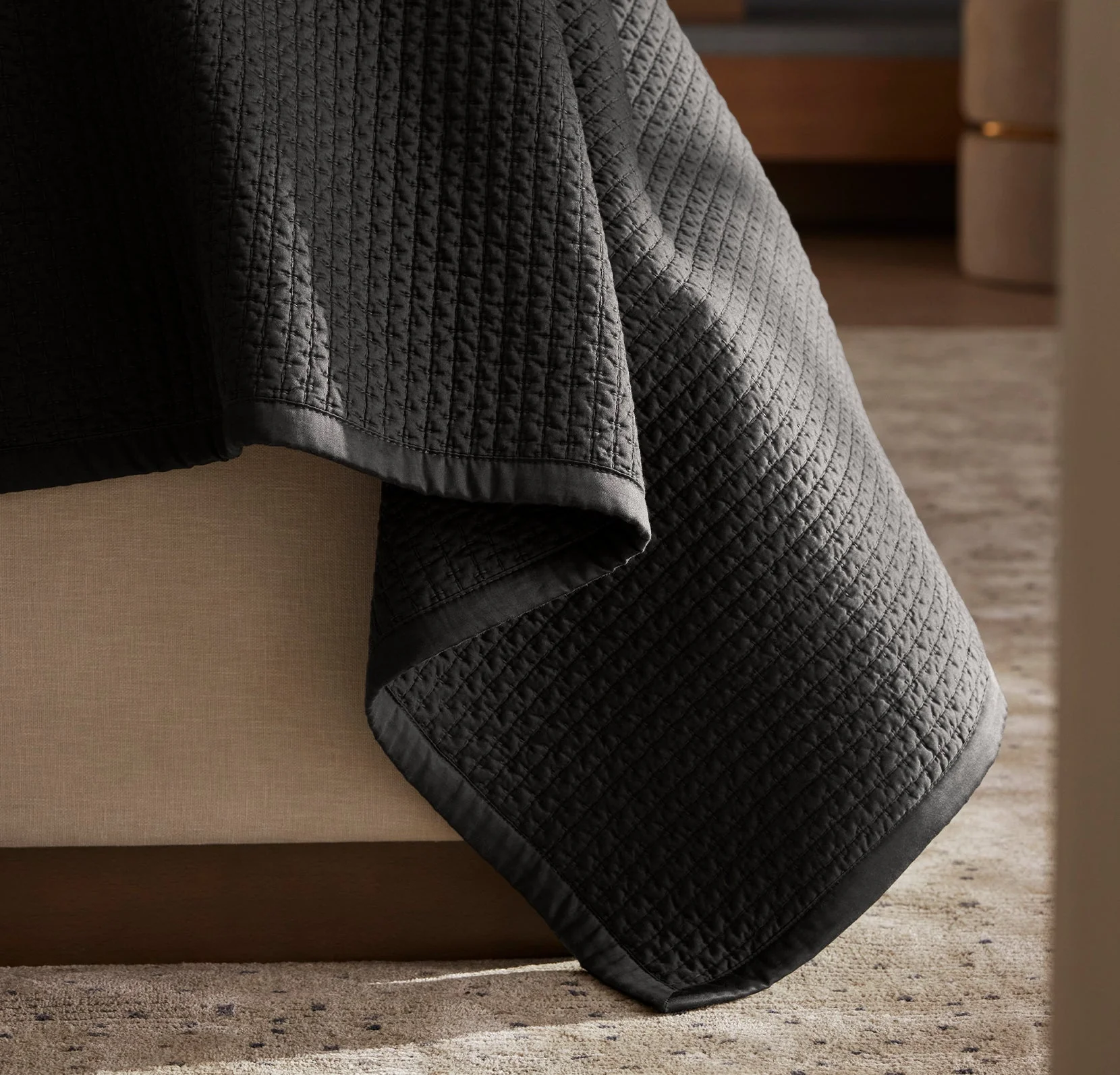 Signature Textured Stitch Quilt - Night - Image 5