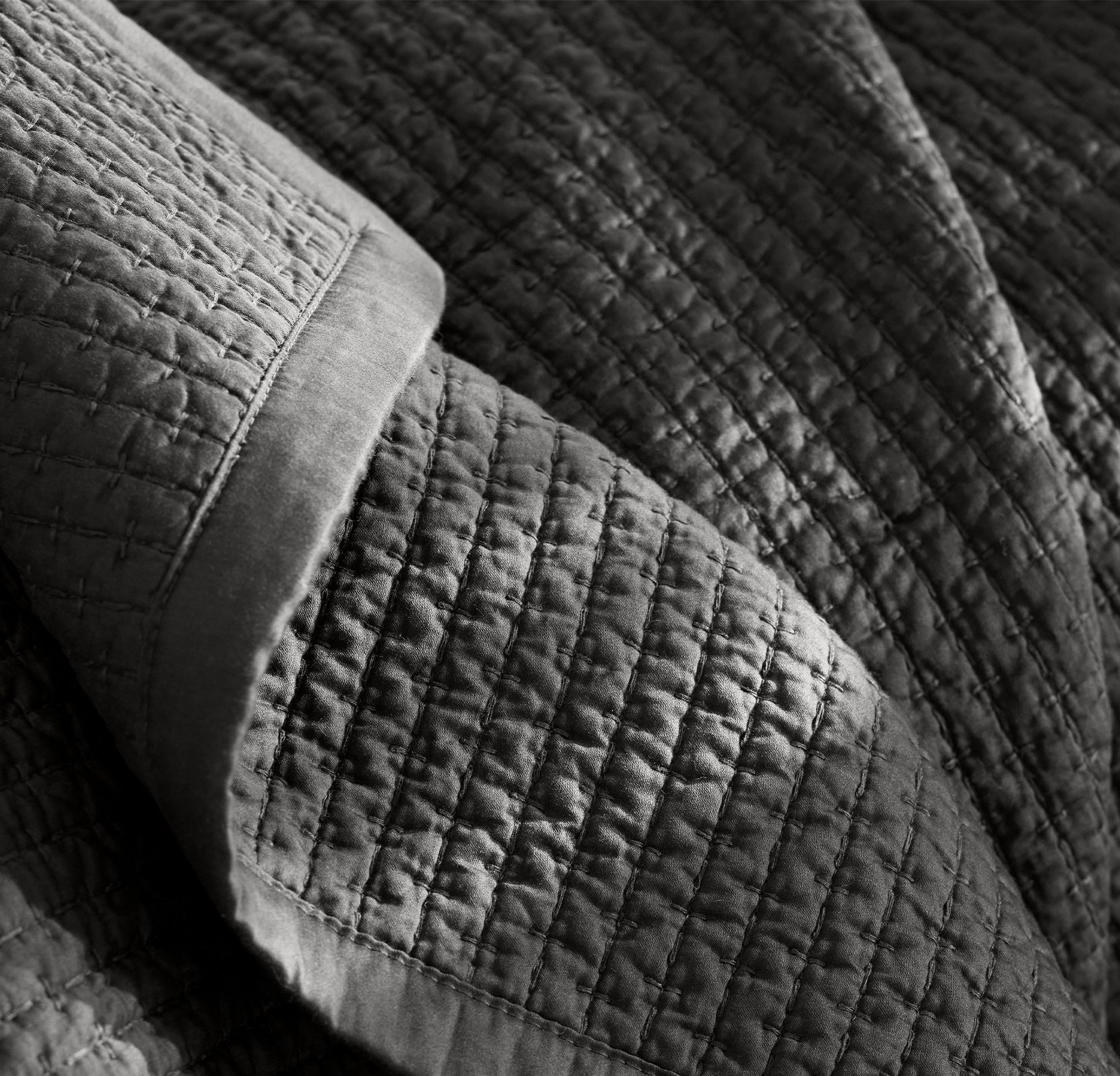 Signature Textured Stitch Quilt - Night - Image 6